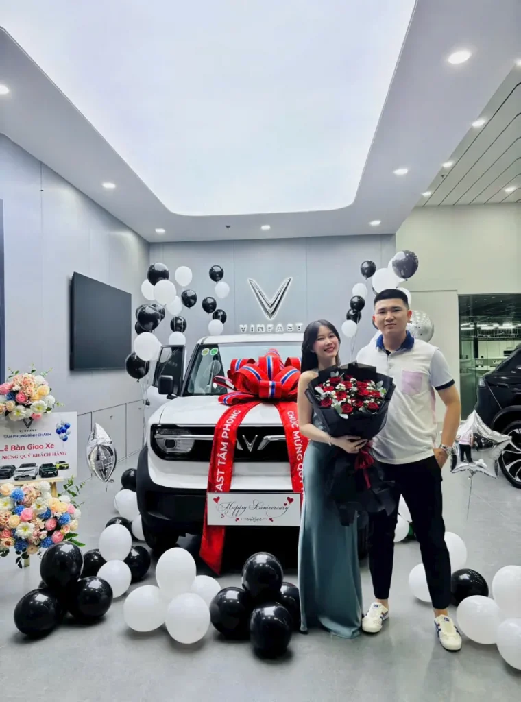 Giao xe Vinfast VF3 mau trang