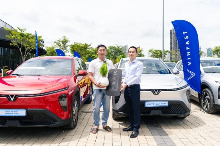Khoảnh khắc giao xe