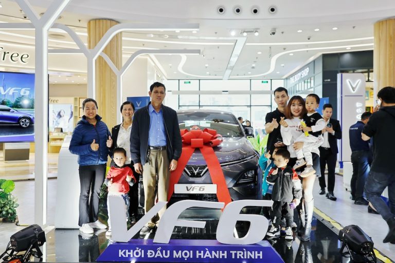 Khoảnh khắc giao xe