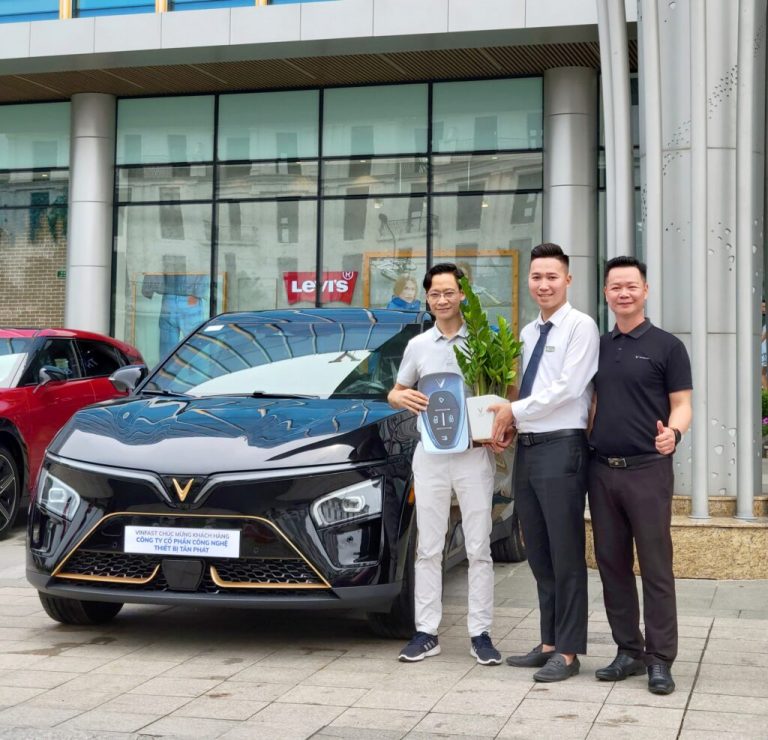 Khoảnh khắc giao xe